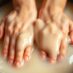 Parafina na dłonie – korzyści, efekty i pielęgnacja skóry